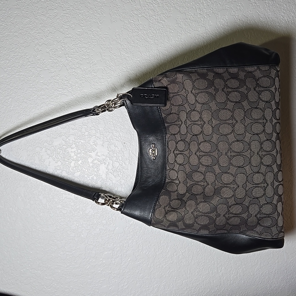 COACH Outline C Signature Lexy